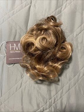 Henry Margu Light Brown Curly Hair Bun Clip